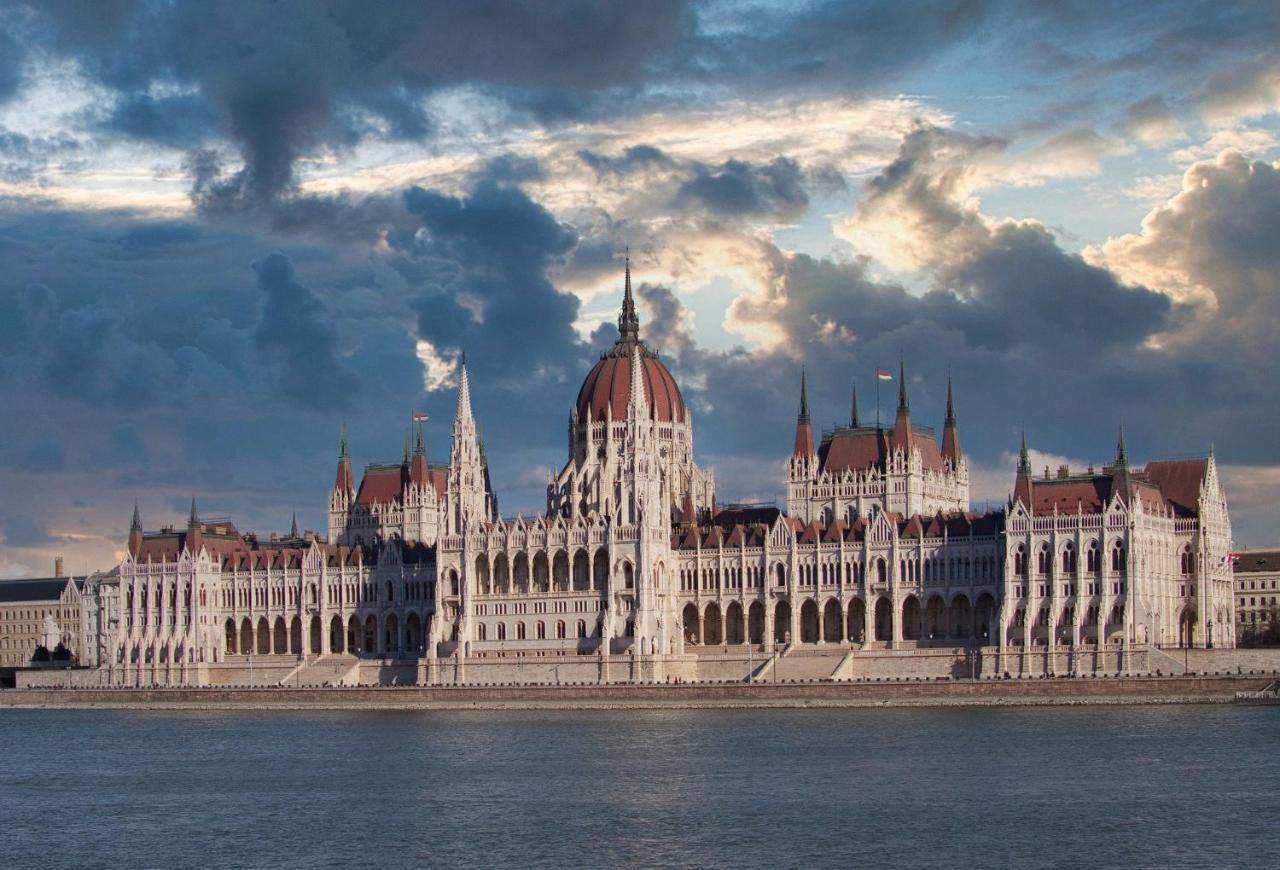 M - Downtown 2 Budapeste